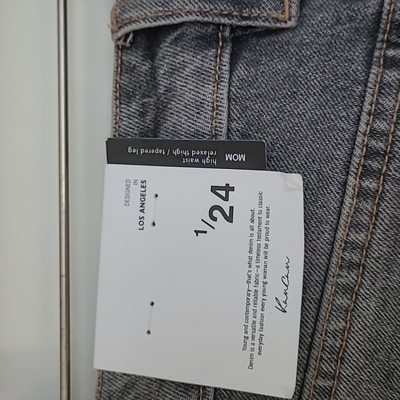 Kancan *NWT* MOM Jeans high waist relaxed thigh tapered leg patch detail Sz 24 - Picture 7 of 13